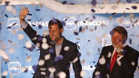 JUNIO 2009. Mariano Rajoy y Jaime Mayor Oreja celebran el triunfo en las elecciones al Parlamento Europeo en la sede nacional del PP