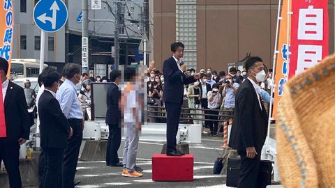 El ex primer ministro Shinzo Abe durante el acto electoral en Jap�n, momentos antes de su asesinato