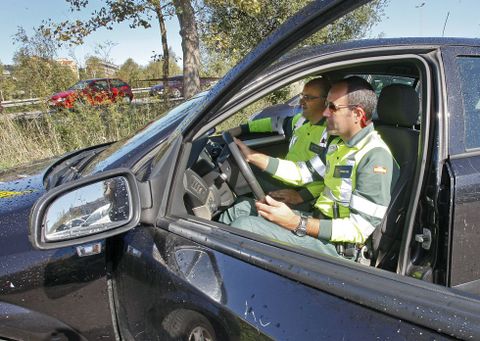 Los agentes de esta unidad de Tr�fico emplean veh�culos sin rotular durante las vigilancias. 