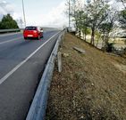 Actualmente los peatones tienen que cruzar por carretera.