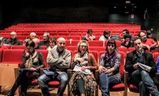 <span lang= es-es >Muchos asientos vac�os en el Auditorio</span>. La convocatoria urgente de la concejala a las asociaciones culturales tuvo un eco desigual y buena parte de ellas dejaron de acudir.
