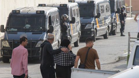 Intervenci�n policial en el barrio ceut� del Pr�ncipe tras el asesinato