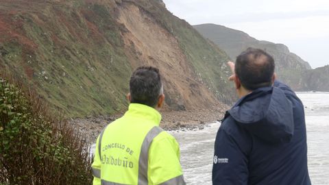 Desprendimiento en el acantilado de Campelo, en Valdovio:  algo moi frecuente no noso litoral
