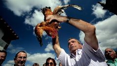 Subasta de gallos en la romer�a de San Adri�n.