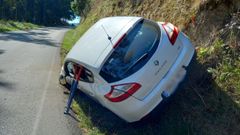 Salida de va con semivuelco en A Pontenova