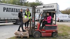 De izquierda a derecha: Adri�n, Leticia (ejerce como enfermera) y Jessica Eiras