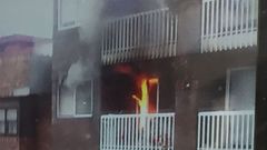 Rescatada�una vecina atrapada y desalojados decenas de vecinos por un incendio en Vigo