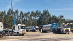 Acopio en Vegadeo de piezas para los aerogeneradores que se instalar�n en Boal