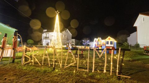 Encendido de la decoracin navidea de Brandomil, en Zas