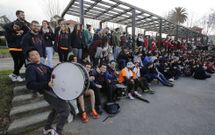 Los estudiantes animaron a los equipos de Madrid y Barcelona que jugaron al bril� en Elvi�a. 