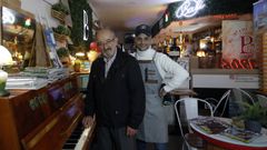 Manuel y Daniel �lvarez, padre e hijo, en el caf� Bali