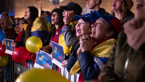 Decenas de personas durante la concentracin contra el rgimen de Nicols Maduro tras su toma de posesin como presidente de Venezuela