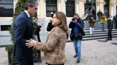 La consejera de Infraestructuras, Bel�n Fern�ndez, y el ministro de Fomento, ��igo de la Serna, se saludan ante la expectaci�n de los medios en Oviedo.La consejera de Infraestructuras, Bel�n Fern�ndez, y el ministro de Fomento, ��igo de la Serna, se saludan ante la expectaci�n de los medios en Oviedo 