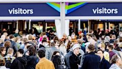 P�blico accediendo al recinto de Eurovisi�n 2021, en R�terdam