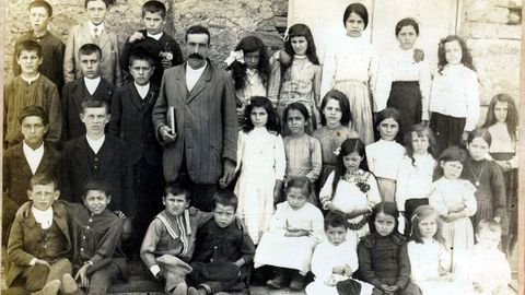 Grupo escolar hacia 1930