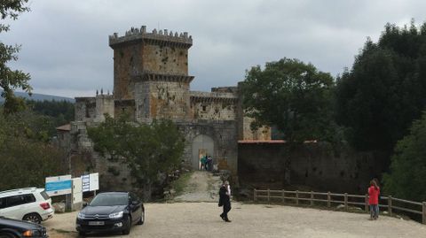 El Castelo de Pambre acoge una exposici�n de Beatriz Bascoy