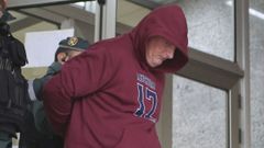 El detenido saliendo de los juzgados de Ferrol en octubre del 2023.