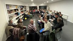 Participantes en los ensayos del programa en el centro c�vico de Canido. 