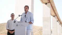 Óscar Puente visitó este miércoles un viaducto en Sorbas (Almería), acompañado por el ministro de Presidencia y Justicia, Félix Bolaños,
