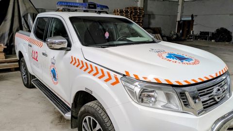 La camioneta de la agrupaci�n local de Protecci�n Civil de Negreira, en la nave municipal del pol�gono de Covas de donde fue�sustra�da