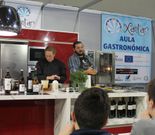 Un instante del showcooking, anoche, de los pinchos irmandi�os.