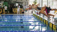 Competici�n en la piscina Rosario Due�as