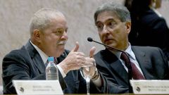 Lula da Silva y el ministro brasile�o de desarrollo, Fernando Pimentel, hoy en un foro sobre inversiones en Rio de Janeiro