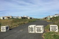 <span lang= es-es >El 23 de octubre</span>. En los �ltimos d�as uno de los bloques ha sido desplazado para que pueda pasar un coche hacia el interior. 