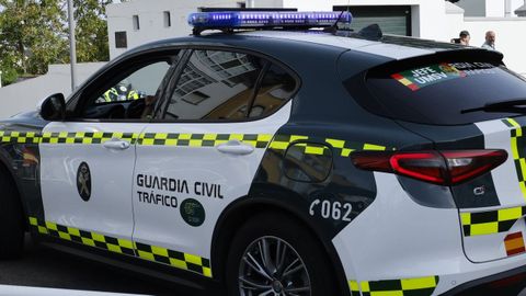 Foto de archivo de un veh&iacute;culo de la Guardia Civil de Tr&aacute;fico en una intervenci&oacute;n
