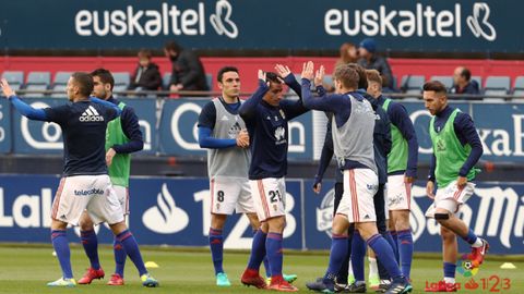 Calentamiento del Oviedo en El Sadar