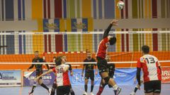 El Voleibol Dumbr�a, en un partido anterior