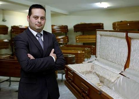 Roberto Bascuas considera que aqu� en Galicia a morte est� dalg�n xeito m�is asumida.