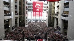 Multitudinario funeral del fiscal turco asesinado