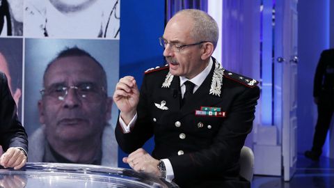 El jefe de los carabineros, Pasqueale Angelosanto, participa en un programa de televisi�n sobre el l�der de la Cosa Nostra, Matteo Messina Denaro