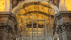 En el interior de la iglesia se ha levantado un nuevo andamio, m�s grande y robusto que el que se instal� con anterioridad