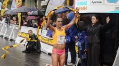 Esther Navarrete proclamándose vencedora de la anterior edición de la carrera San Martiño de Ourense.