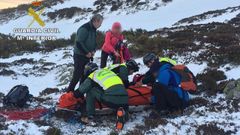  Rescatada una mujer tras caer por una pendiente helada de 50 metros en la estaci�n de San Isidro (Le�n)