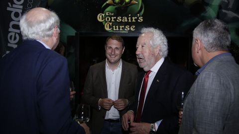 El portavoz de Foro Asturias y candidato a las elecciones auton�micas, Adri�n Pumares, y el concejal de Foro en Avil�s, Javier Vidal, durante el c�ctel de celebraci�n del centenario de La Voz de Asturias