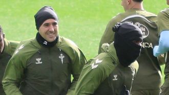 Los jugadores del Celta Mat�as Vecino e Ilaix Moriba, en un entrenamiento del Celta.