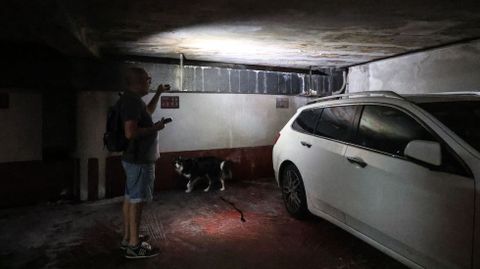 Conducciones da�adas por las filtraciones de la terraza superior al garaje del n�mero 118-120 de la calle del Sol.
