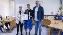 A premiada, Patricia Bux�n, no centro, con Susi Castro e Xabier Dom�nguez