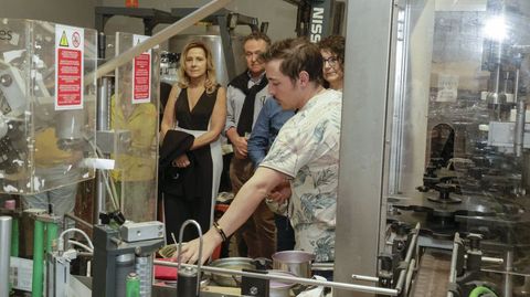 Los suscriptores hicieron una visita guiada a la bodega, guiada por personal de Adega Vella