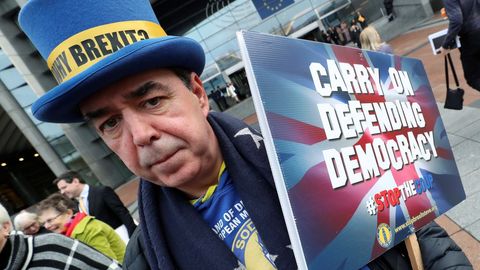 El activista anti-brexit Steve Bray,  en una protesta frente al Parlamento de la UE en Bruselas