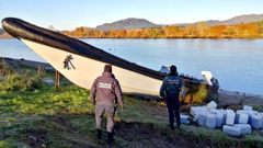 Planeadora decomisada en diciembre en el r�o Lima, en Viana do Castelo, junto a decenas de garrafas de combustible, despu�s de ser utilizada para una descarga