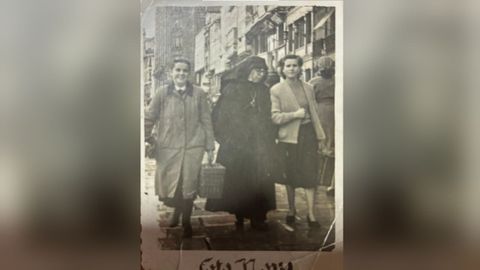 Dos internas y una monja del correccional de Mara Inmaculada en Baobre (Mio), en el Cantn Grande corus