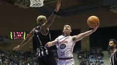 Barcello intenta dejar una bandeja pese a la oposici�n de Polynice