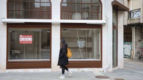 Imagen de un local comercial vac�o en la calle Castelao de O Grove.