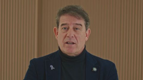 <span lang= gl >O secretario xeral do PSdeG, Jos� Ram�n G�mez Besteiro, nunha imaxe da s�a mensaxe de Nadal�</span>