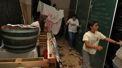 As es <span lang= gl >A porta do aln</span>, el descenso al infierno creado por alumnos del IES Snchez Cantn de Pontevedra