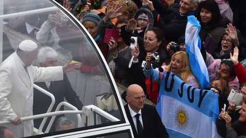 El papa saluda a sus compatriotas argentinos